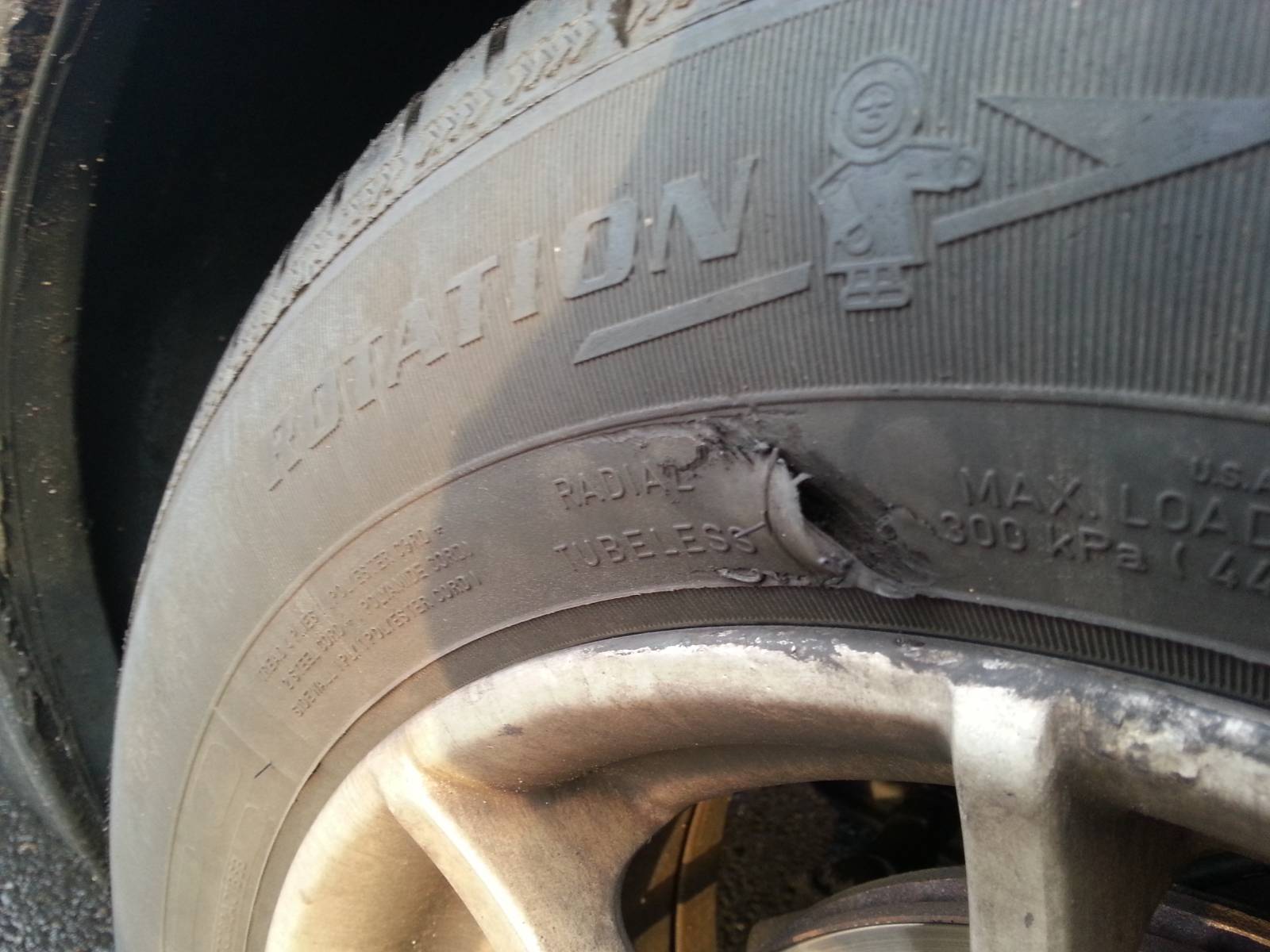 Jak opravit prasklou pneu?