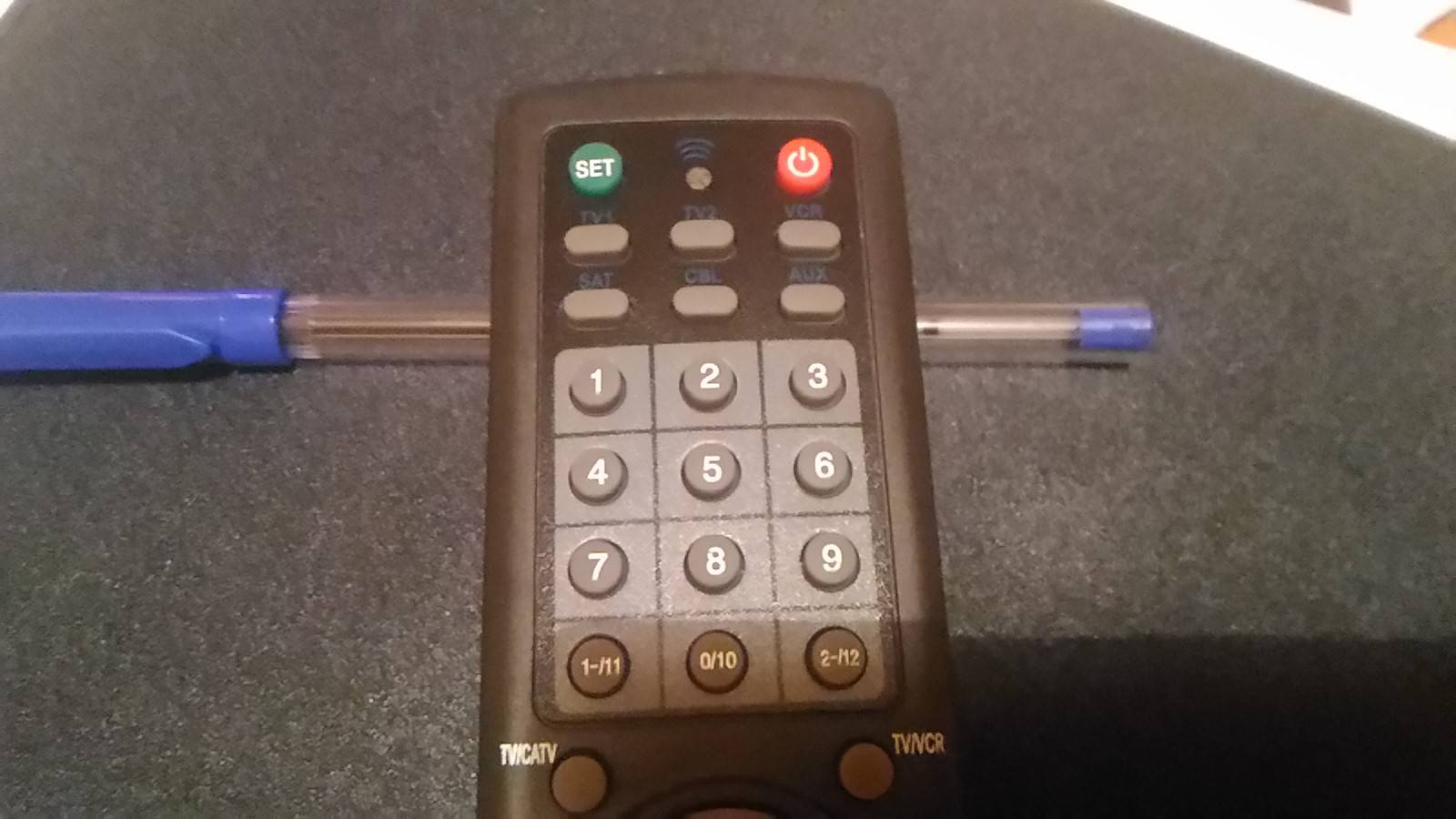 Jak spárovat nový ovladač k televizi?