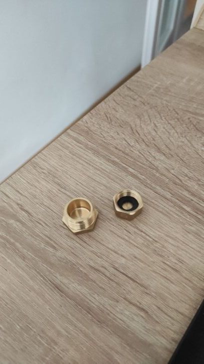 Rohek kape i po uzaven hlavnho pvodu vody do bytu #2