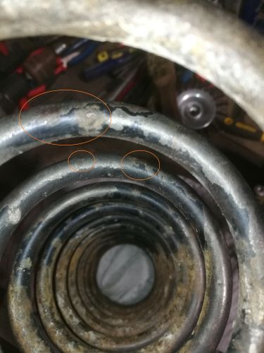 Pruiny u tlumi aut-povrchov prava nikl, zinek?