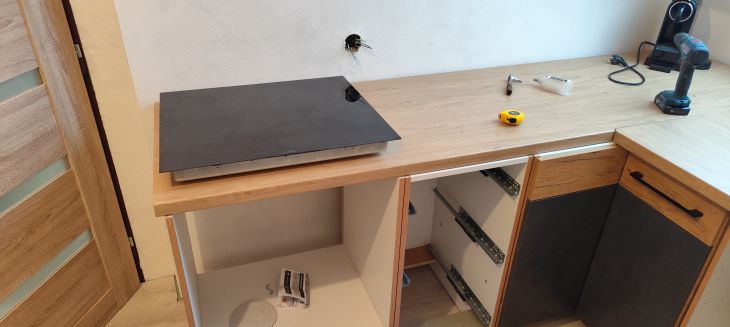 Varn deska z kraje linky