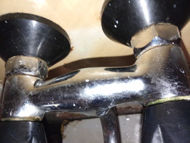 Demont star vodovodn baterie a vmna tsnn