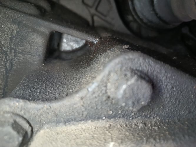 Unik chladc kapaliny z prevodovky #2