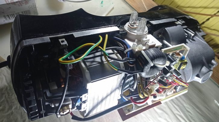 Kuchysk robot - Bosch MUM58200 nebo Electrolux Create 5 E5KM1-4BPT?