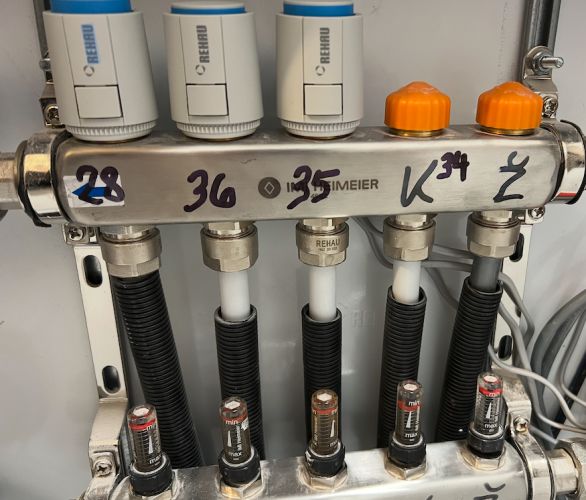 Podlahovmu topen Rehau- prtoky jsou stle na minimu