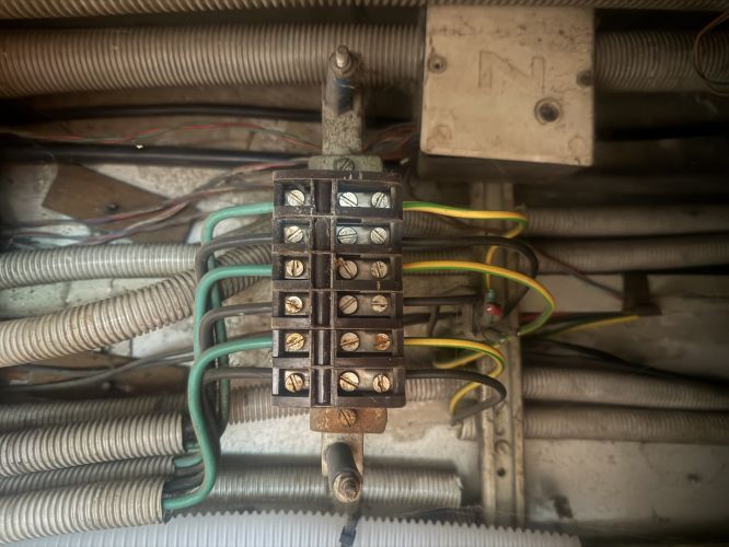 Elektroinstalace panelového domu