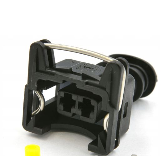 Jak nejlíp sundat pojistnou svorku z konektoru