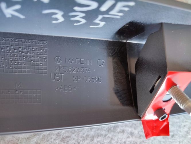 Demontáž krytu osvětlení SPZ u VW CADDY