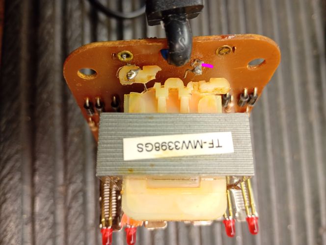 Oprava nabíječky tužkových baterií Ni-Mh