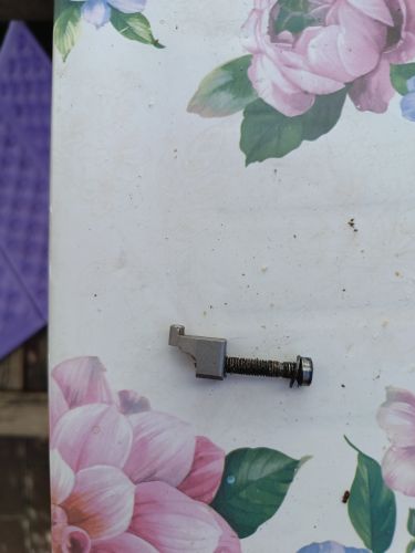 Kde koupit k elektrické řetězové pile Oleo-Mac E140F napínák řetězu? #4