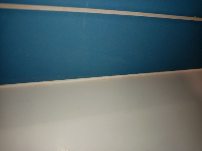 Výměna silikonu u akrylátové vaničky