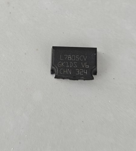 Elektrická brána zničená součástka