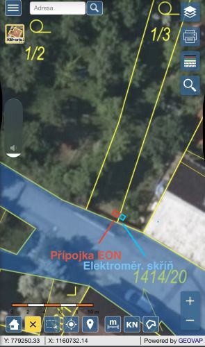 Elektro pilíře na hranici pozemku