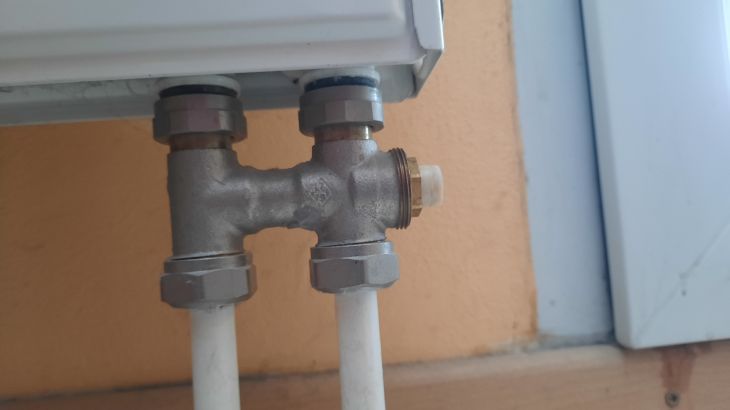 Výměna odvzd. ventilu radiátoru za provozu