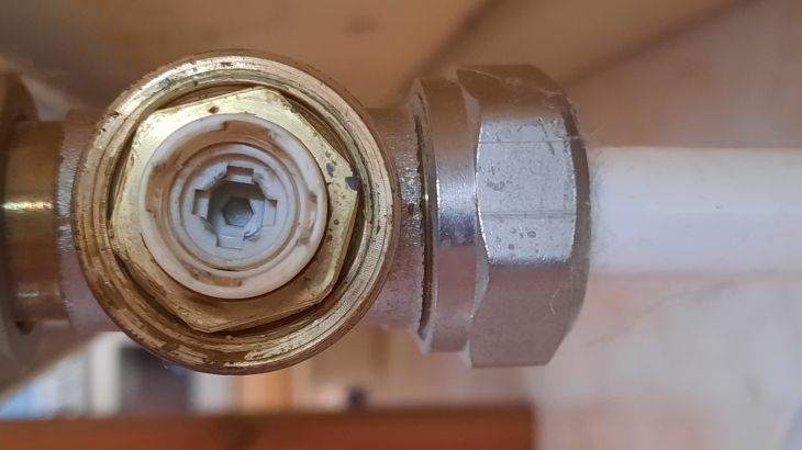 Výměna odvzd. ventilu radiátoru za provozu #2